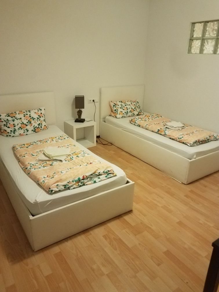 Zimmer mit zwei getrennten Betten